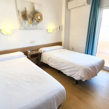 Sale of middle floor apartment in Fuengirola