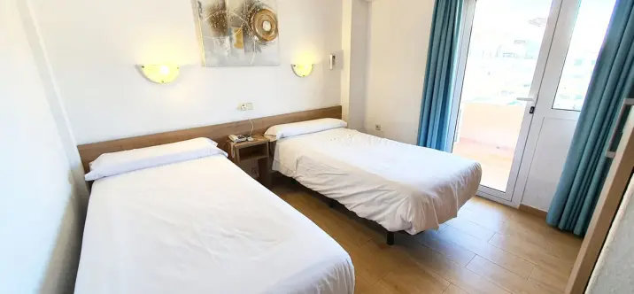 Sale of middle floor apartment in Fuengirola 2