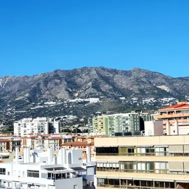 Sale of middle floor apartment in Fuengirola