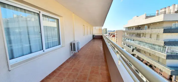 Sale of middle floor apartment in Fuengirola 4