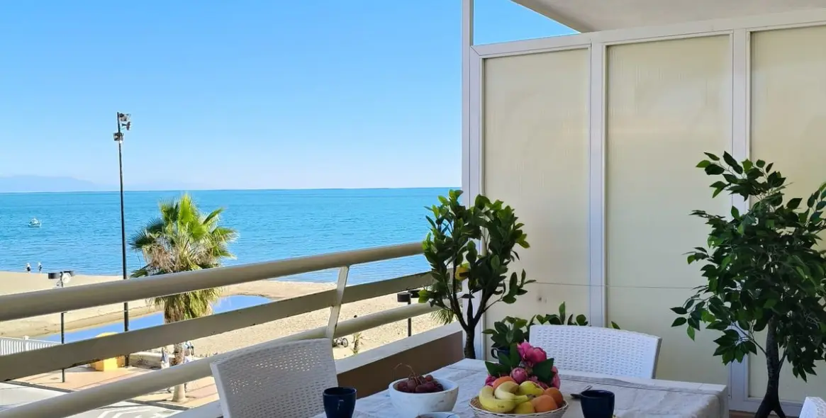 Sale of middle floor apartment in Fuengirola 1