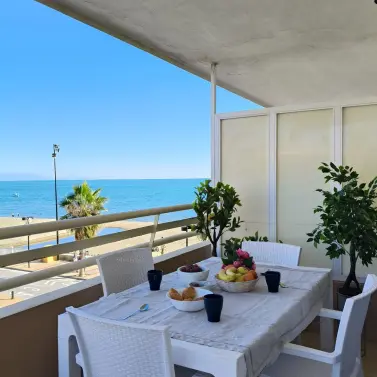 Sale of middle floor apartment in Fuengirola