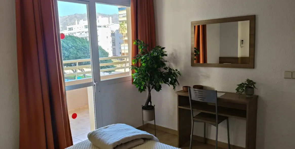 Sale of middle floor apartment in Fuengirola 9