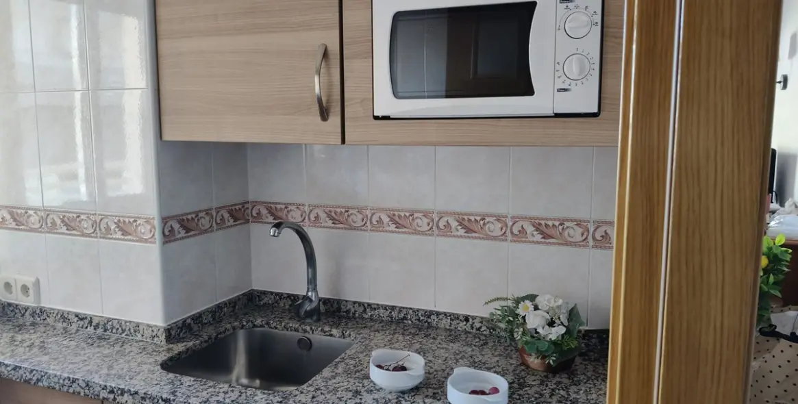 Sale of middle floor apartment in Fuengirola 11