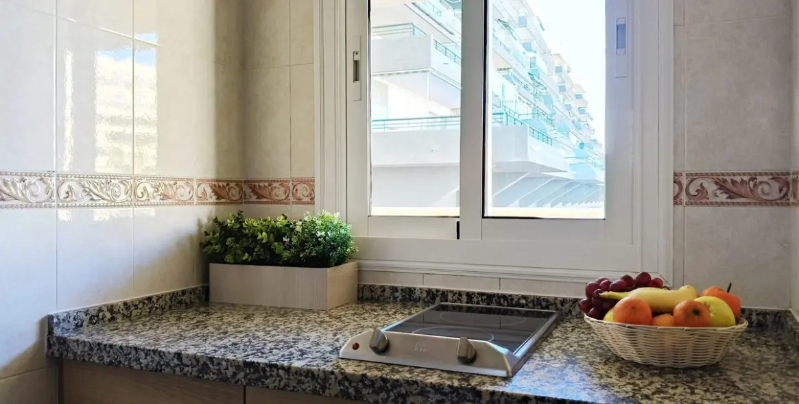 Sale of middle floor apartment in Fuengirola 19