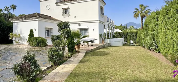 Sale of detached villa in Nueva Andalucía 0