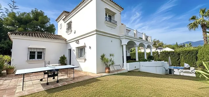 Sale of detached villa in Nueva Andalucía 1