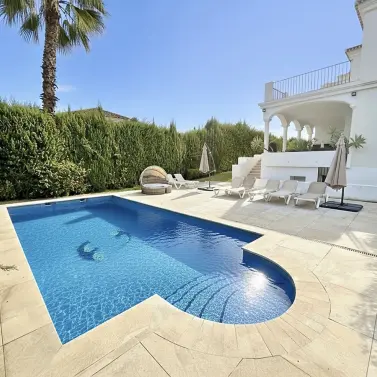 Sale of detached villa in Nueva Andalucía