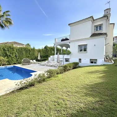 Sale of detached villa in Nueva Andalucía