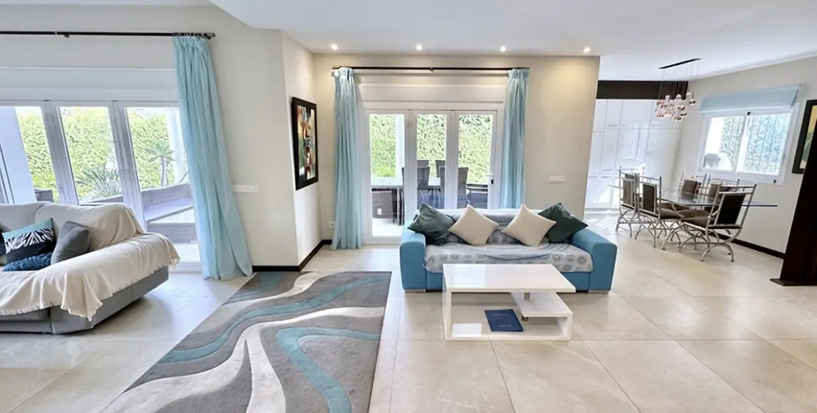 Sale of detached villa in Nueva Andalucía 10