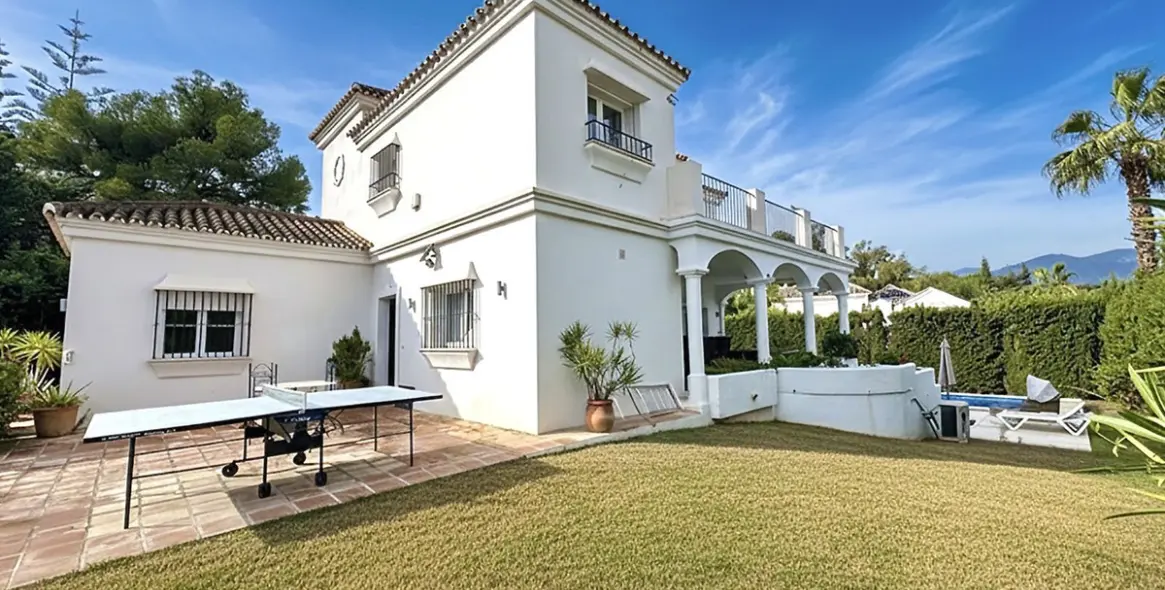 Sale of detached villa in Nueva Andalucía 2