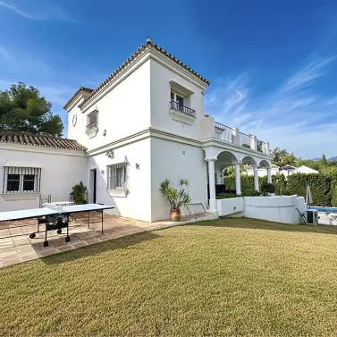 Sale of detached villa in Nueva Andalucía