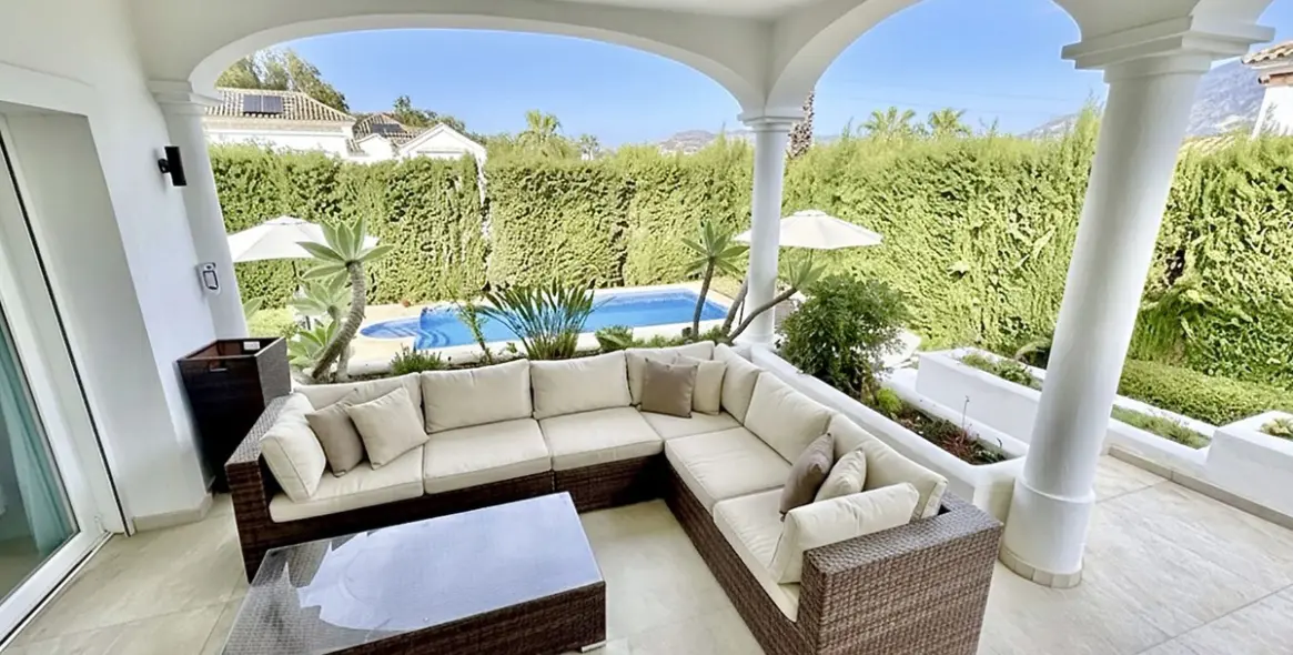 Sale of detached villa in Nueva Andalucía 12