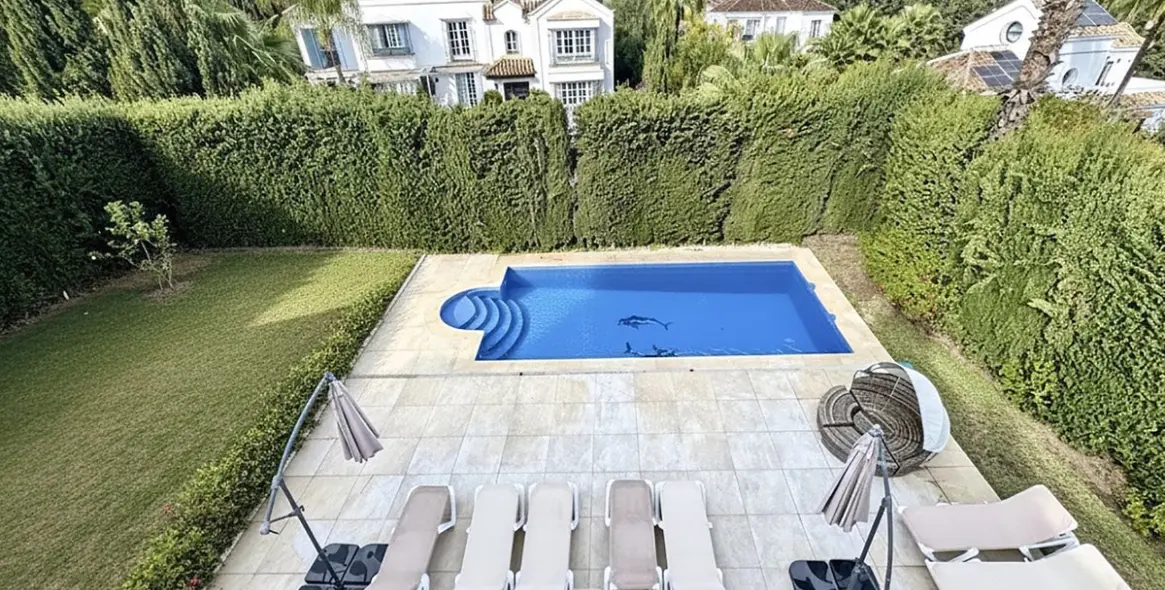 Venta de villa independiente en Nueva Andalucía 22