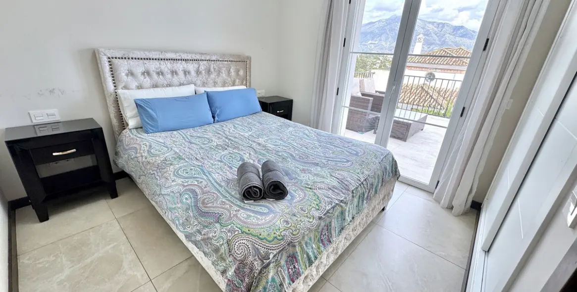 Venta de villa independiente en Nueva Andalucía 24