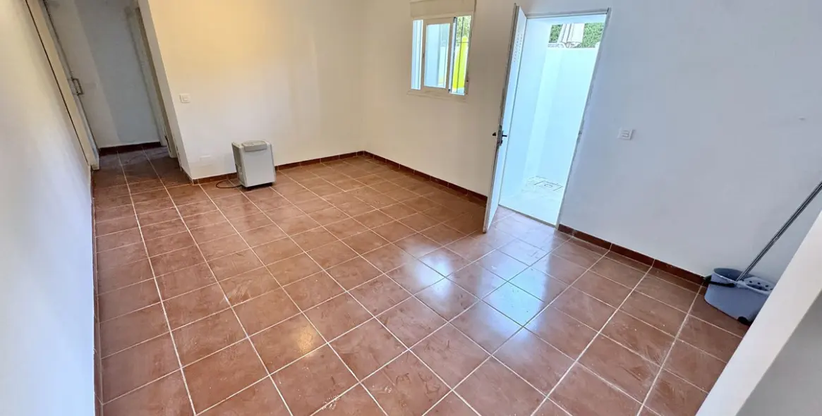 Venta de villa independiente en Nueva Andalucía 28