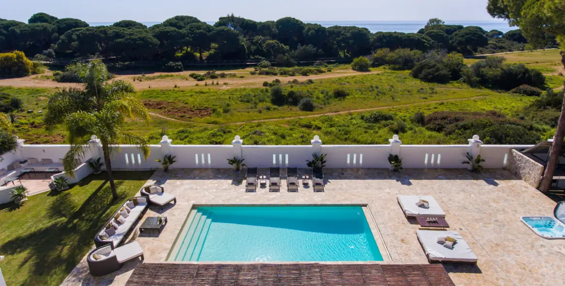 Sale of detached villa in Artola 6