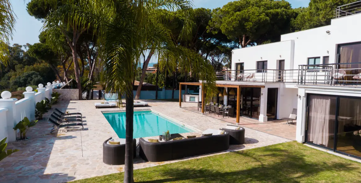 Sale of detached villa in Artola 7