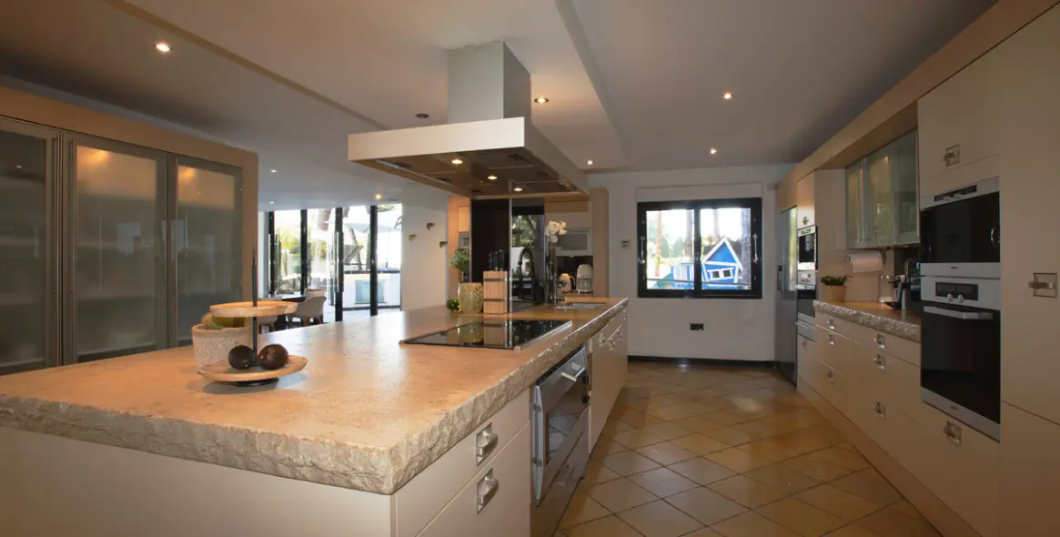 Sale of detached villa in Artola 19