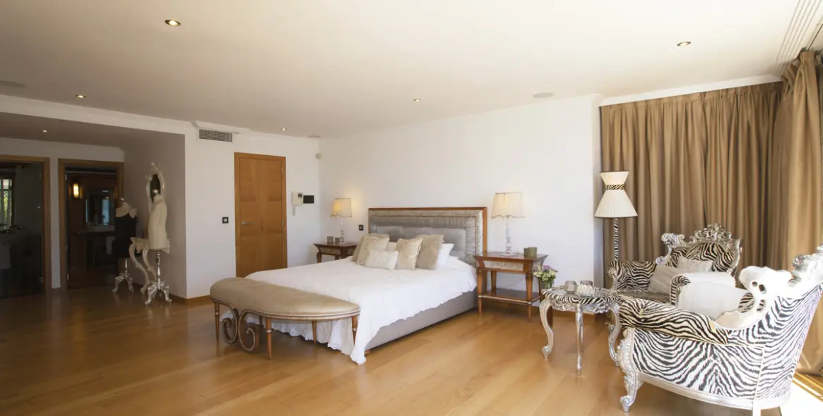 Продажа  отдельно стоящей виллы в Artola 23