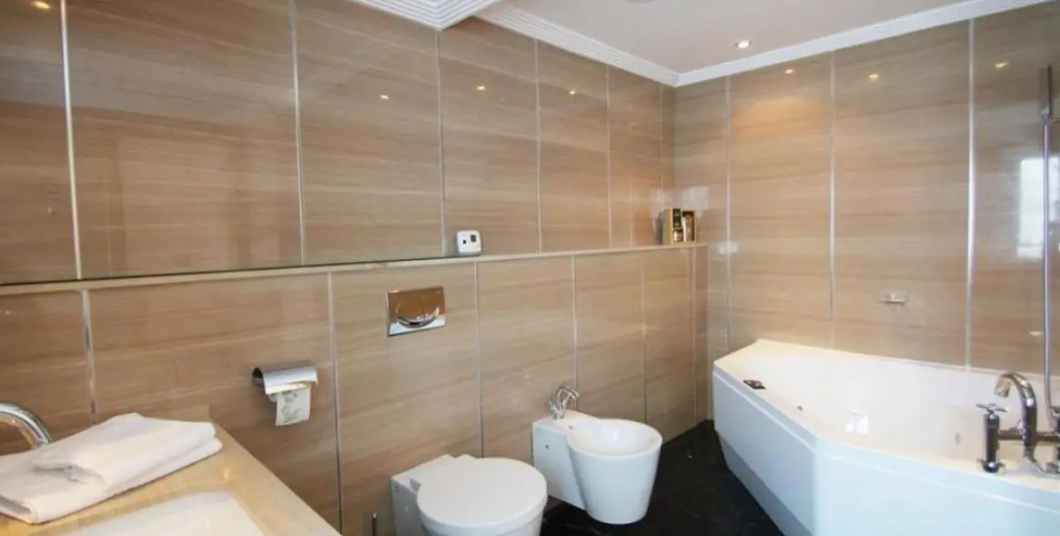 Продажа  отдельно стоящей виллы в Artola 32