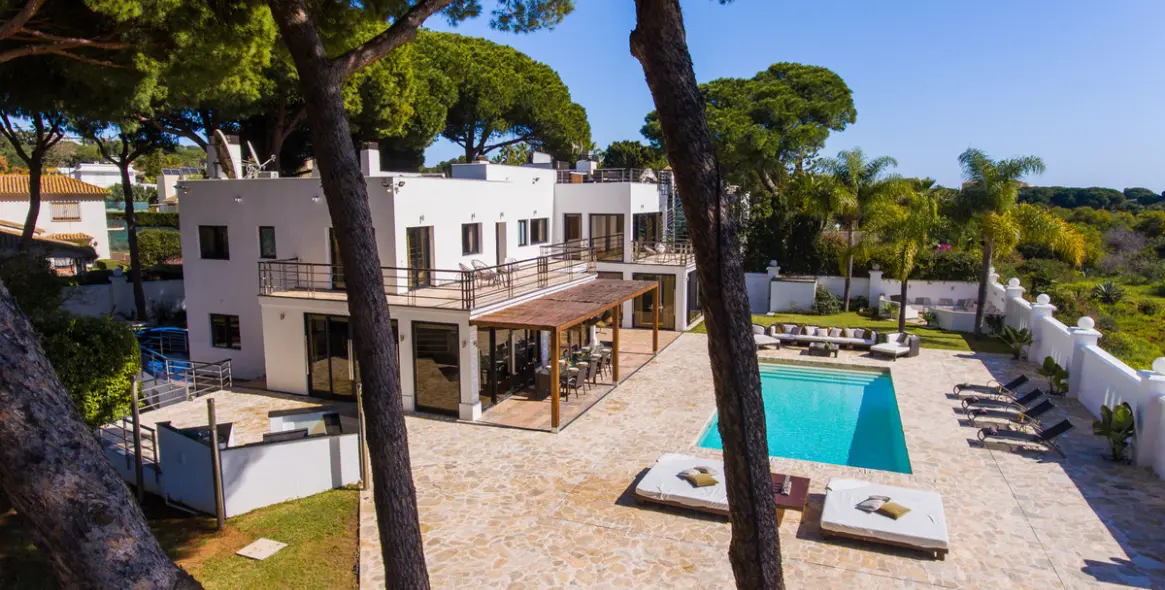 Продажа  отдельно стоящей виллы в Artola 43