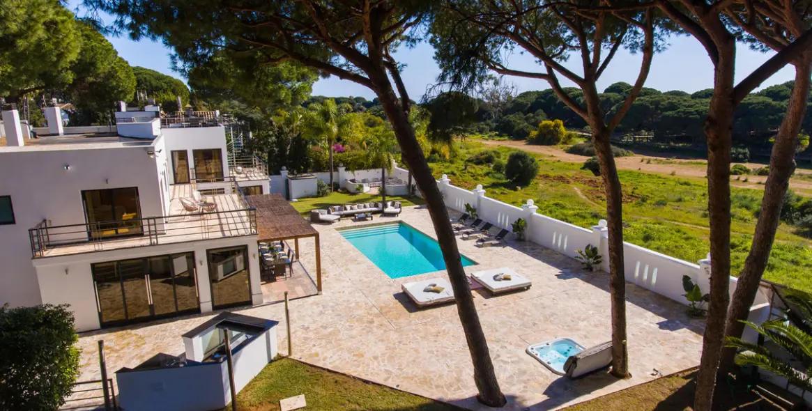 Продажа  отдельно стоящей виллы в Artola 44