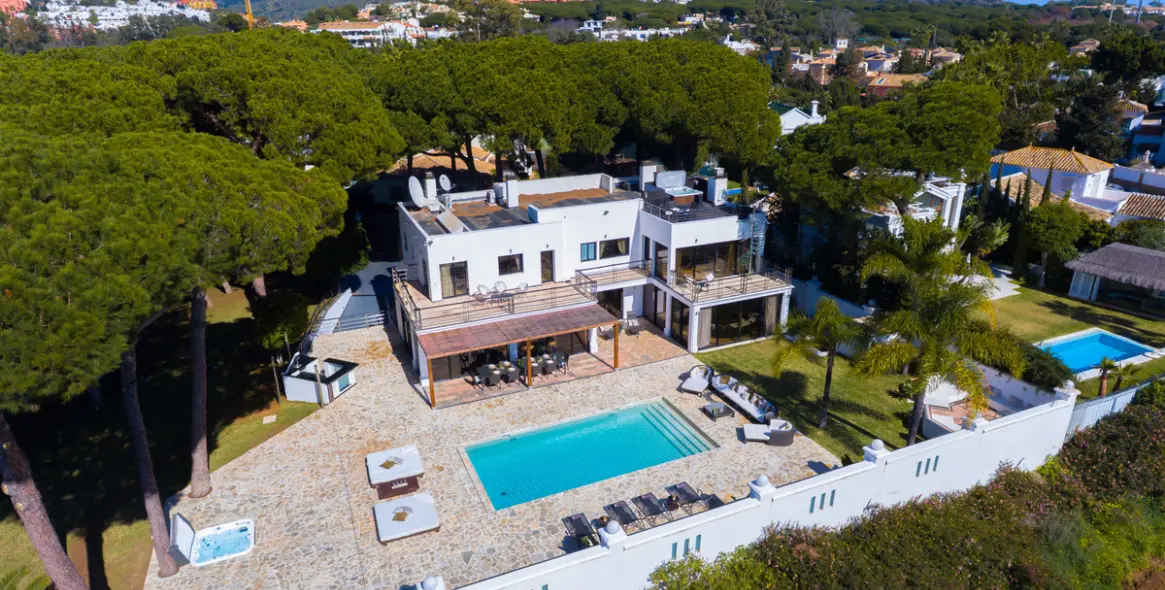 Продажа  отдельно стоящей виллы в Artola 46