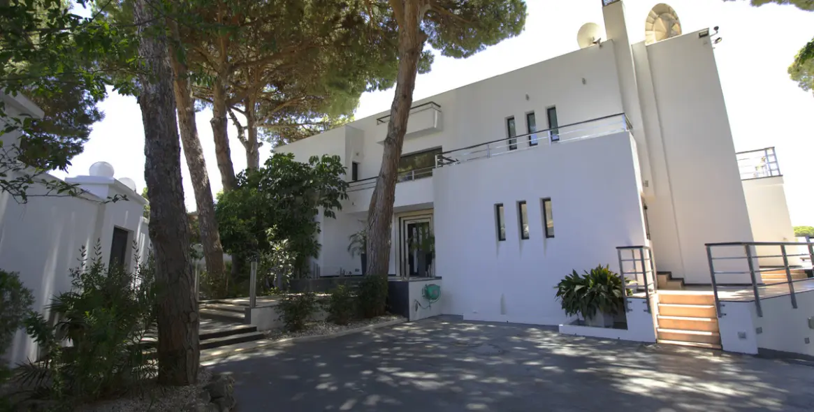 Продажа  отдельно стоящей виллы в Artola 57