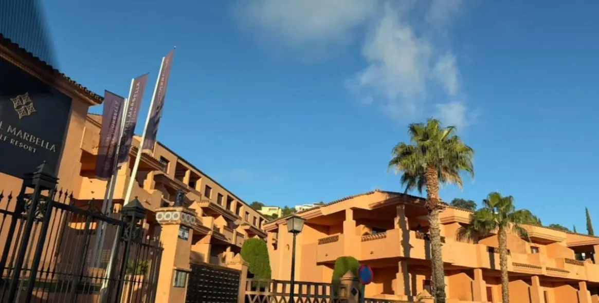 Long-term rent of middle floor apartment in Estepona 1