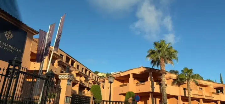 Alquiler a largo plazo de apartamento en planta media en Estepona 0