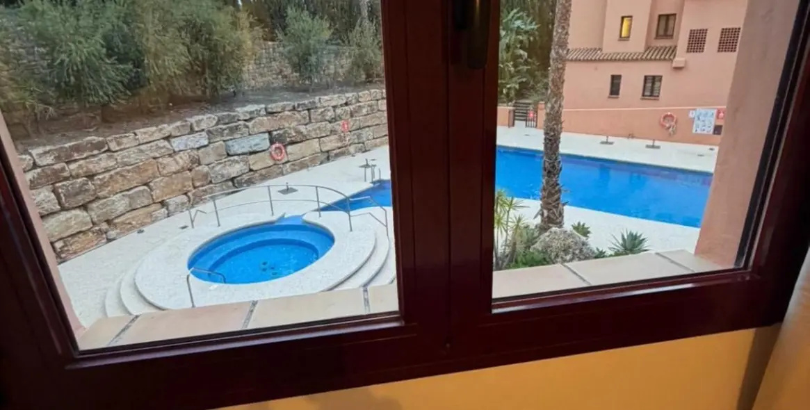 Long-term rent of middle floor apartment in Estepona 4