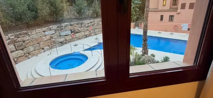 Alquiler a largo plazo de apartamento en planta media en Estepona 3