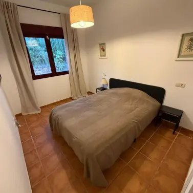 Alquiler a largo plazo de apartamento en planta media en Estepona