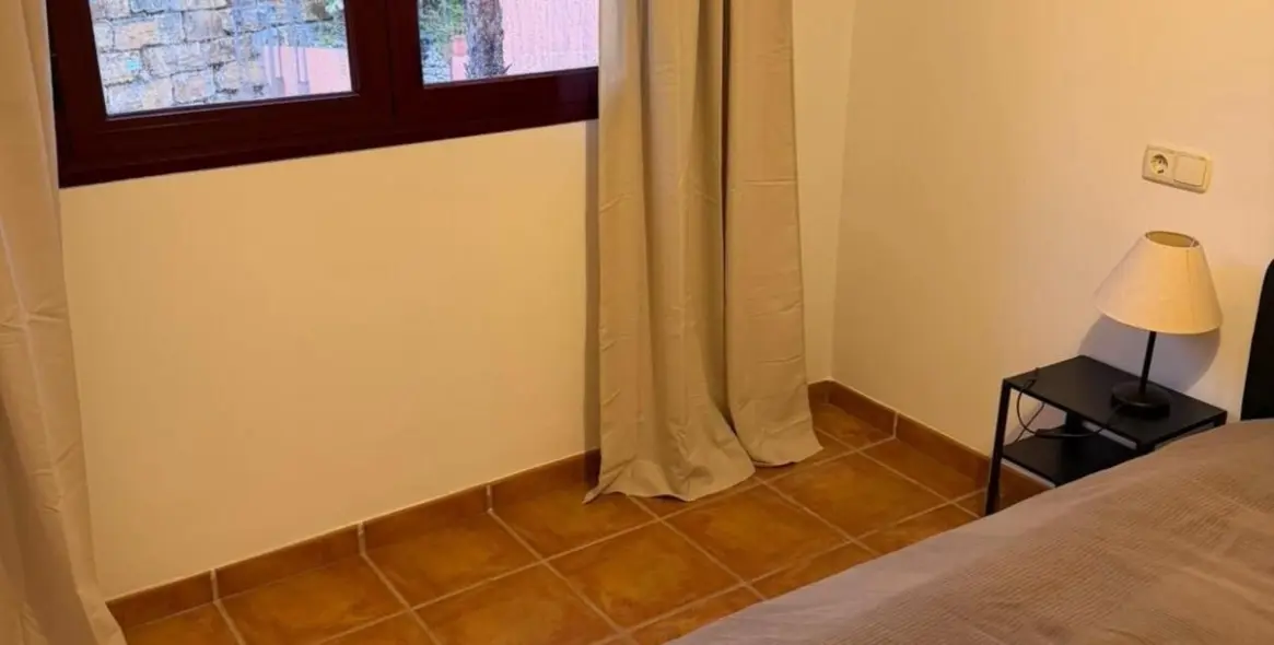 Long-term rent of middle floor apartment in Estepona 7