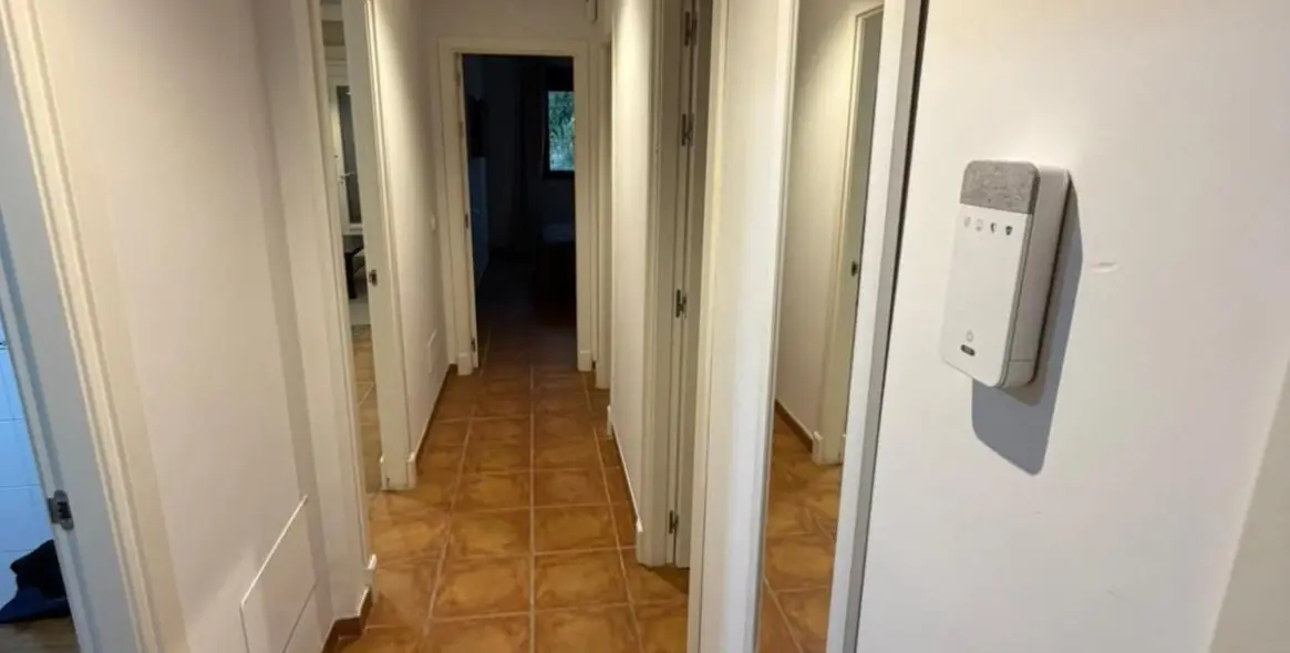 Long-term rent of middle floor apartment in Estepona 8