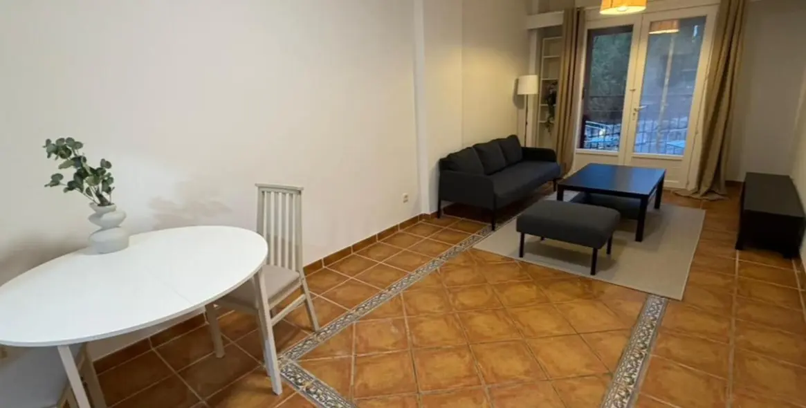 Long-term rent of middle floor apartment in Estepona 10