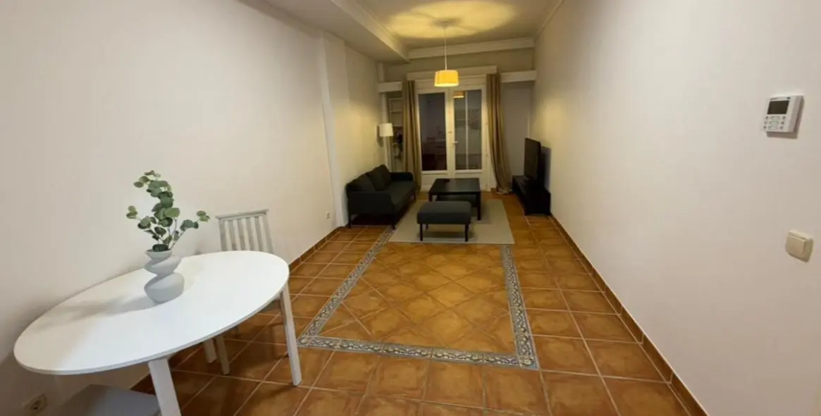 Long-term rent of middle floor apartment in Estepona 11