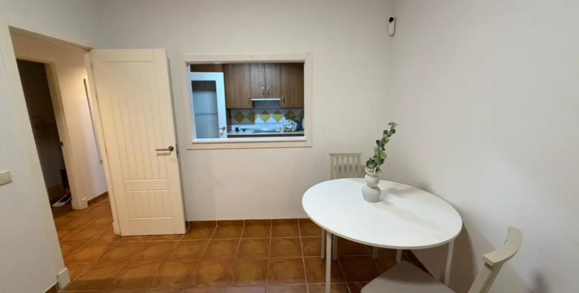 Long-term rent of middle floor apartment in Estepona 12