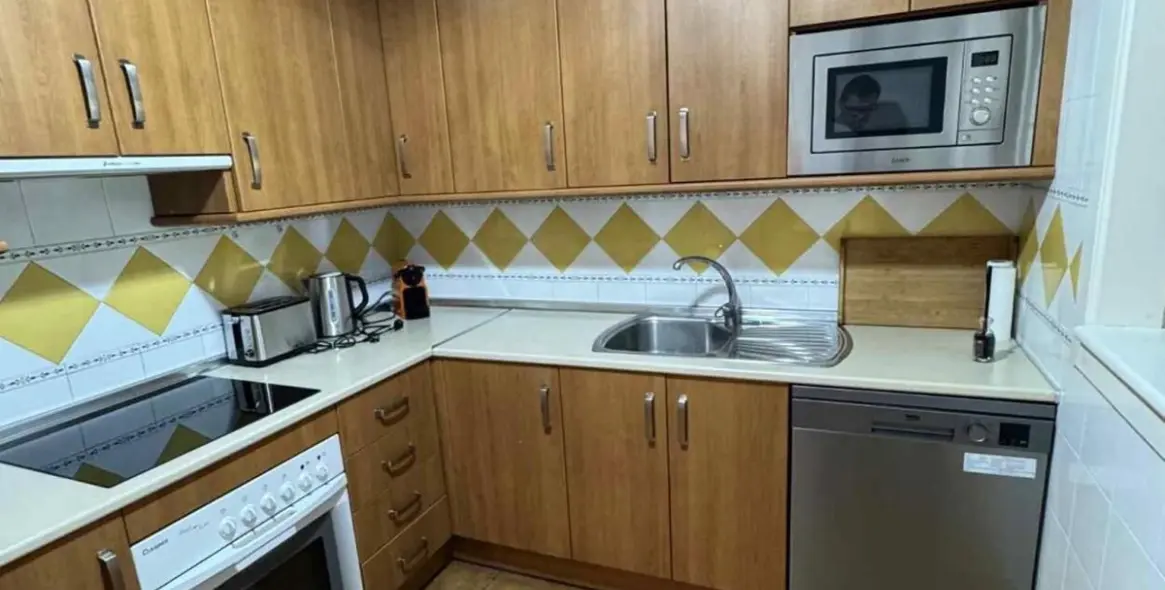 Long-term rent of middle floor apartment in Estepona 17