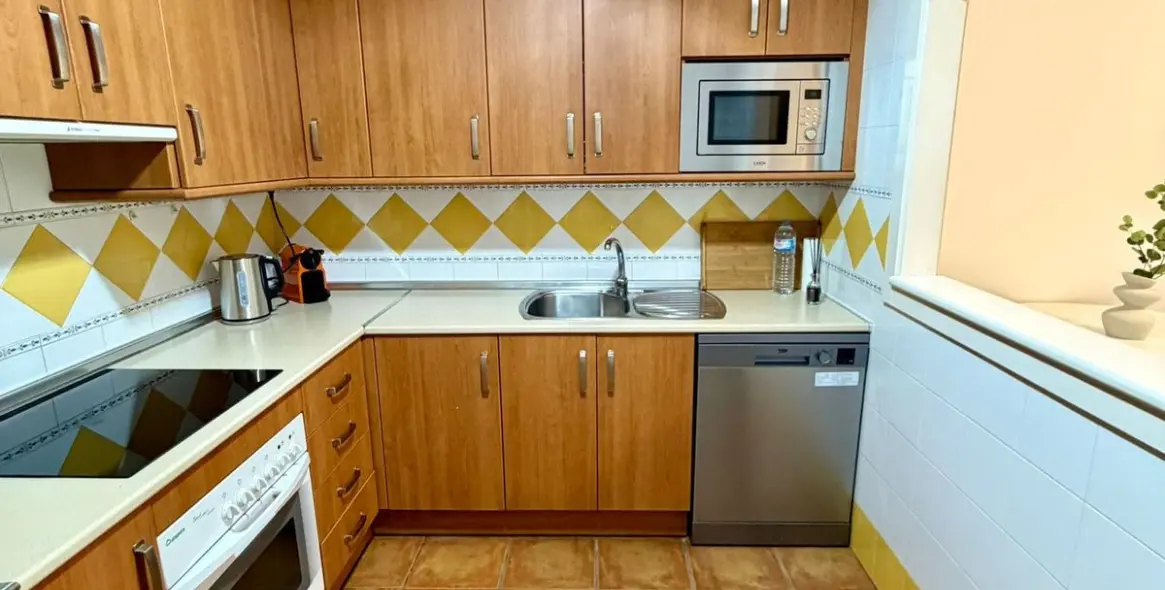 Долгосрочная аренда апартаментов на среднем этаже в Estepona 22