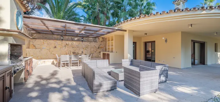 Alquiler a largo plazo de villa independiente en Nagüeles 3