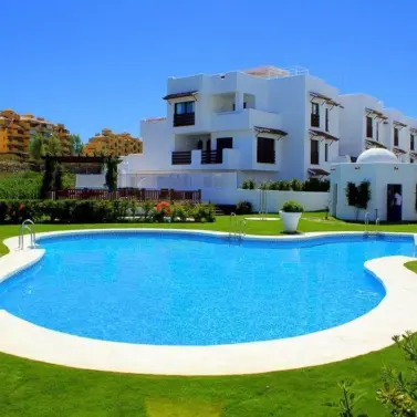 Продажа апартаментов на среднем этаже в Selwo