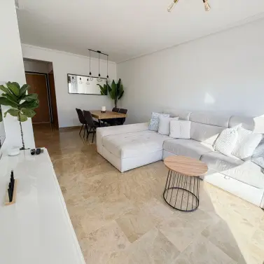 Продажа апартаментов на среднем этаже в Selwo