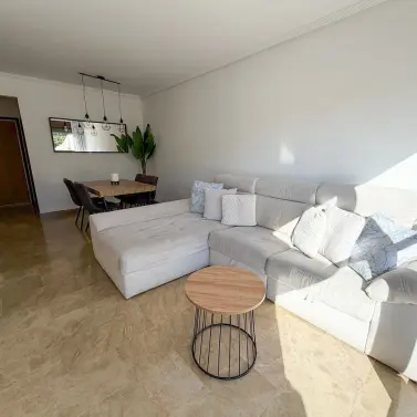 Продажа апартаментов на среднем этаже в Selwo