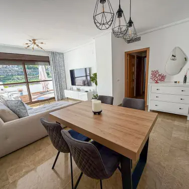 Продажа апартаментов на среднем этаже в Selwo