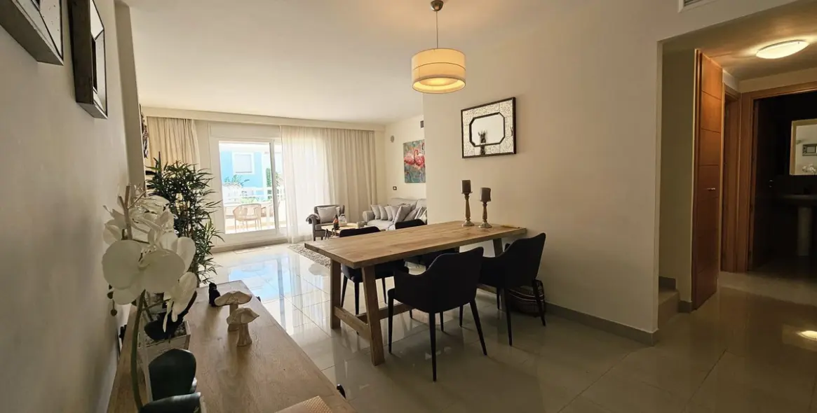 Sale of penthouse duplex in Estepona 18