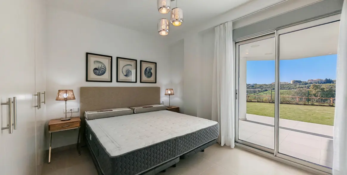 Sale of ground floor apartment in Cancelada 10