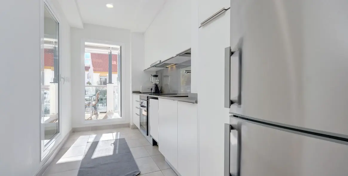 Продажа апартаментов на среднем этаже в Estepona 10