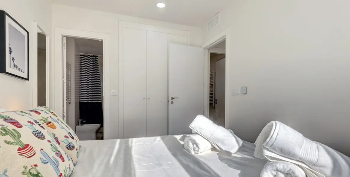 Продажа апартаментов на среднем этаже в Estepona 12